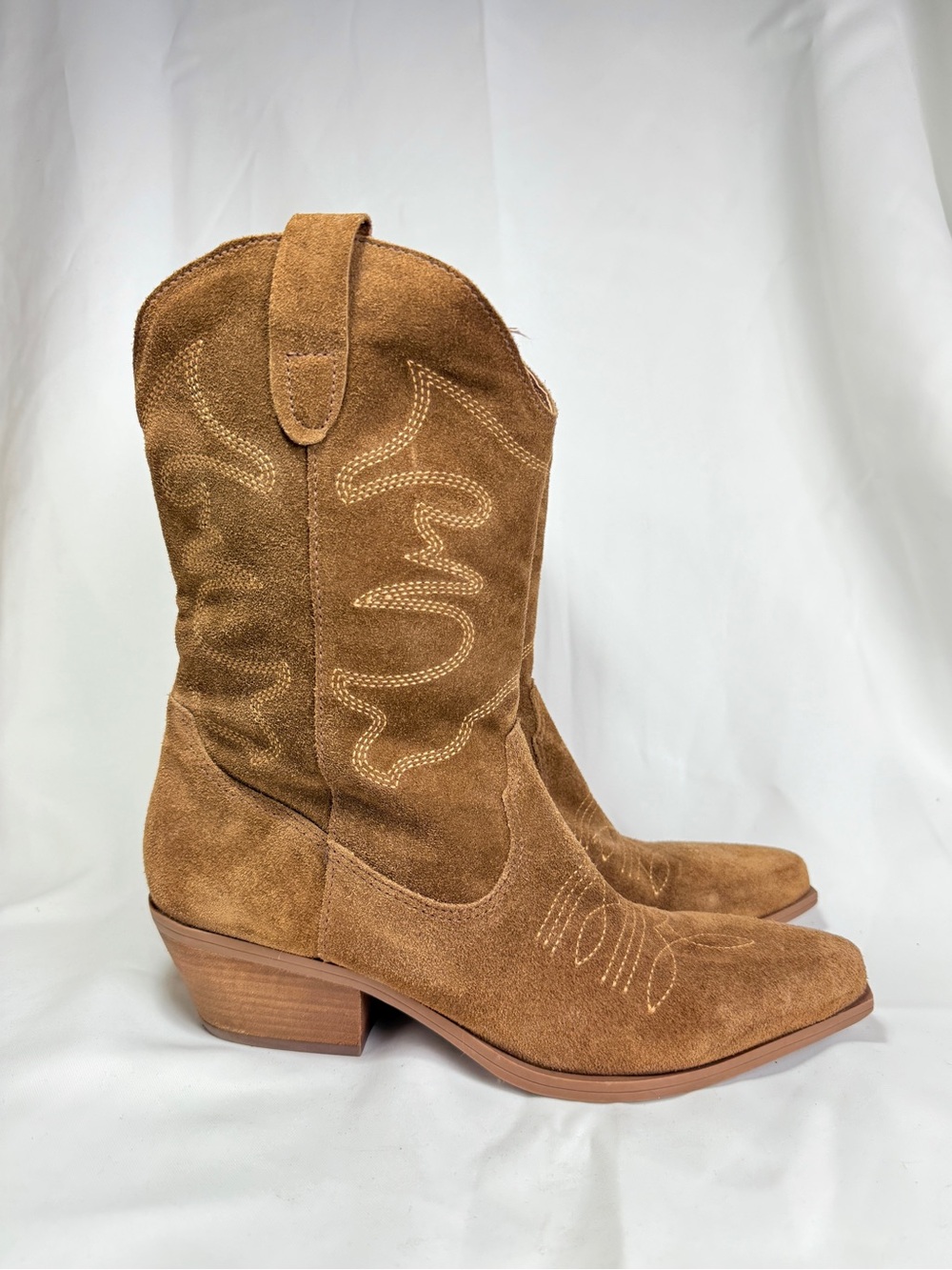 Steve Madden Ladies Tan Suede Western Boot Style # 20LB03S1 Size 10M Mid Calf